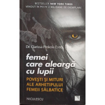 Femei care alearga cu lupii
